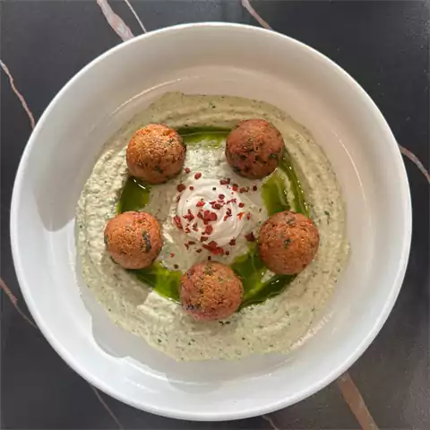 Մութաբալ ֆալաֆելի գնդիկներով