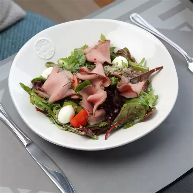 Քինուա ռոստբիֆ աղցան